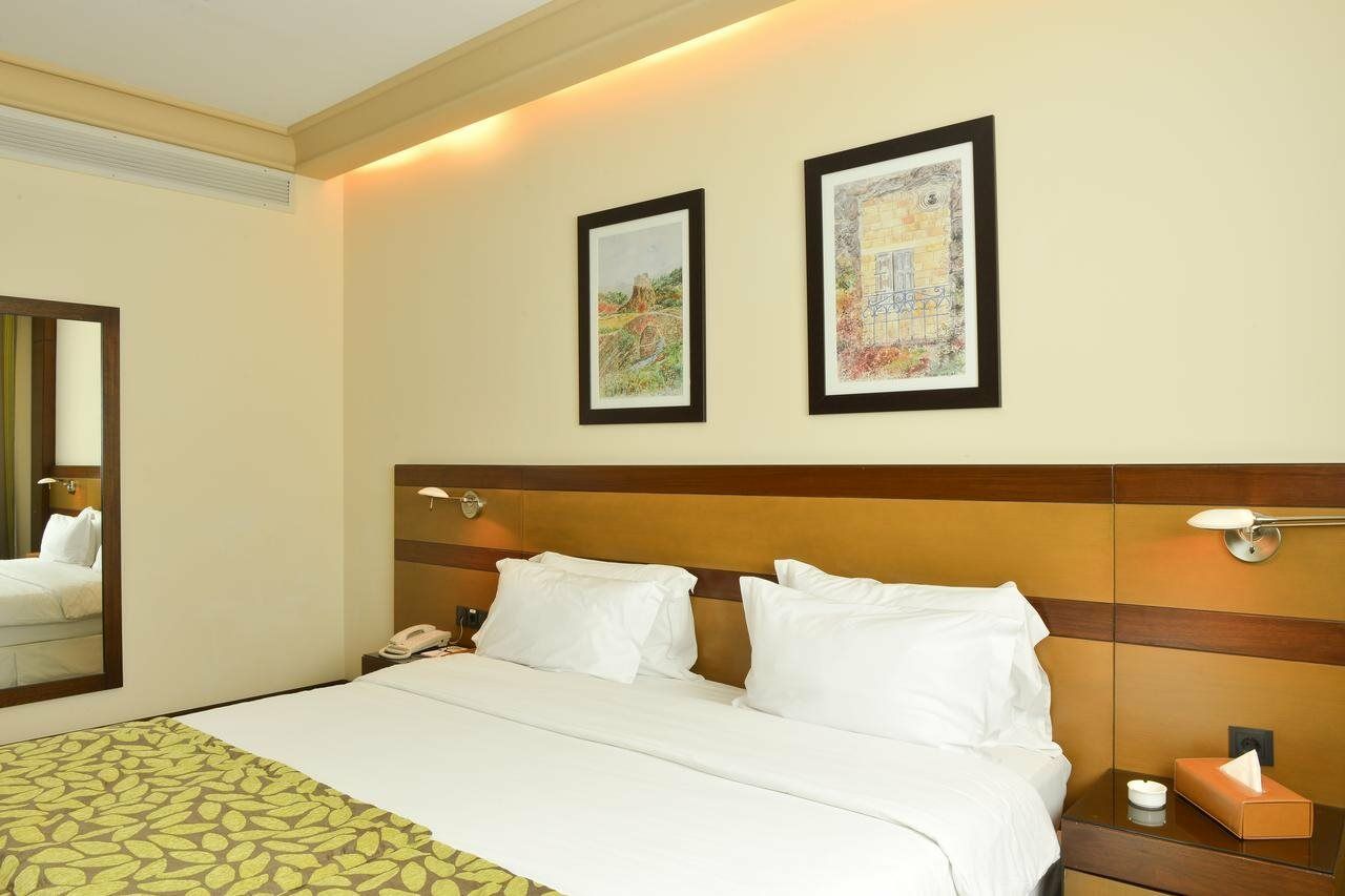 Coral Beirut Al Hamra Hotel Εξωτερικό φωτογραφία